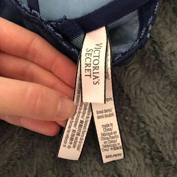 Victoria secret front close bra 32C - Picture 3 of 3
